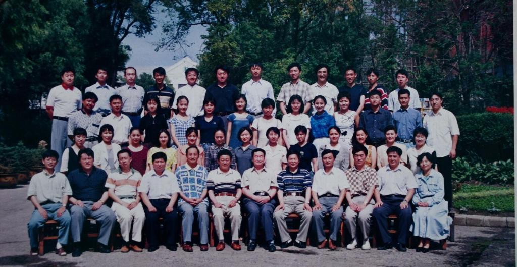 1998届现代文化企业管理系毕业生合照